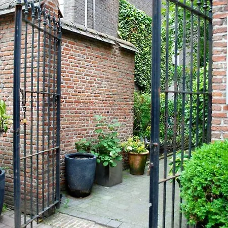 The 16th Century Horse Alley * Amberes